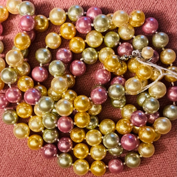 elegant Long strand 48 inch multi color 10mm shell pearl necklace NWT - Picture 1 of 12